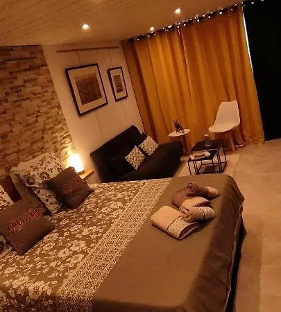 Le Cosy Joli F2 Proche Gare, Arenes Avec Terrasse Privee 公寓 *