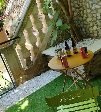Le Cosy Joli F2 Proche Gare, Arenes Avec Terrasse Privee Apartment