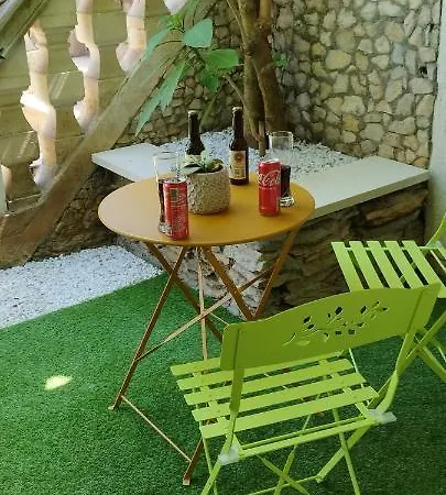 公寓 Le Cosy Joli F2 Proche Gare, Arenes Avec Terrasse Privee *