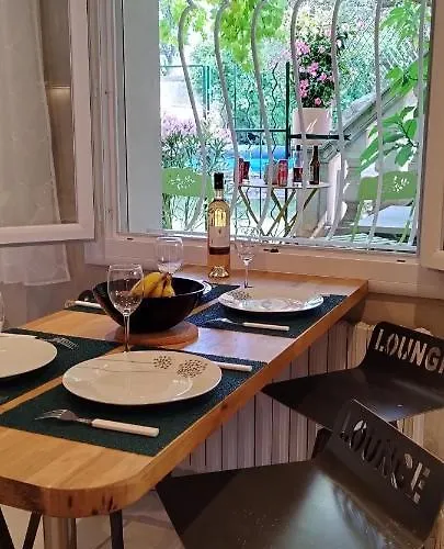 Apartment Le Cosy Joli F2 Proche Gare, Arenes Avec Terrasse Privee Nimes