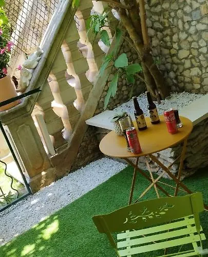 Le Cosy Joli F2 Proche Gare, Arenes Avec Terrasse Privee Lägenhet
