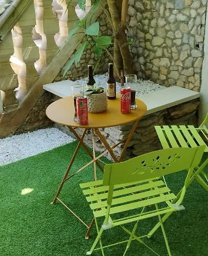Lägenhet Le Cosy Joli F2 Proche Gare, Arenes Avec Terrasse Privee *